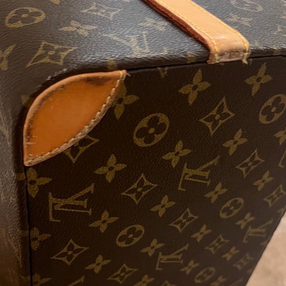 AUTHENTIC vintage Louis Vuitton Monogram Vanity Box with Gold Accents! 💛 - Picture 13 of 16